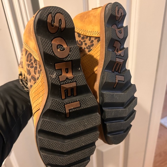 Sorel Tan and Brown Lace Up leopard wedge Boots - Picture 2 of 2